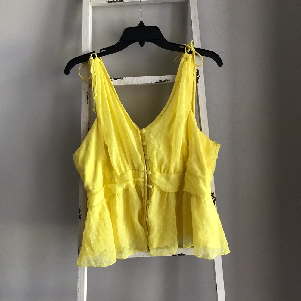 Yellow Abercrombie & Fitch top 💛